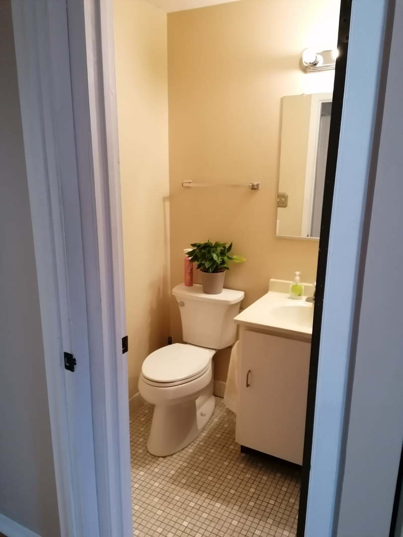 2217 W Nichols Drive D Property Photo 11