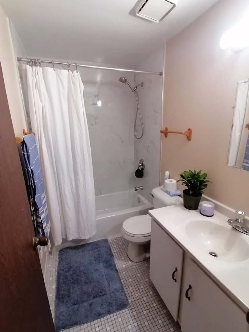 2217 W Nichols Drive D Property Photo 15