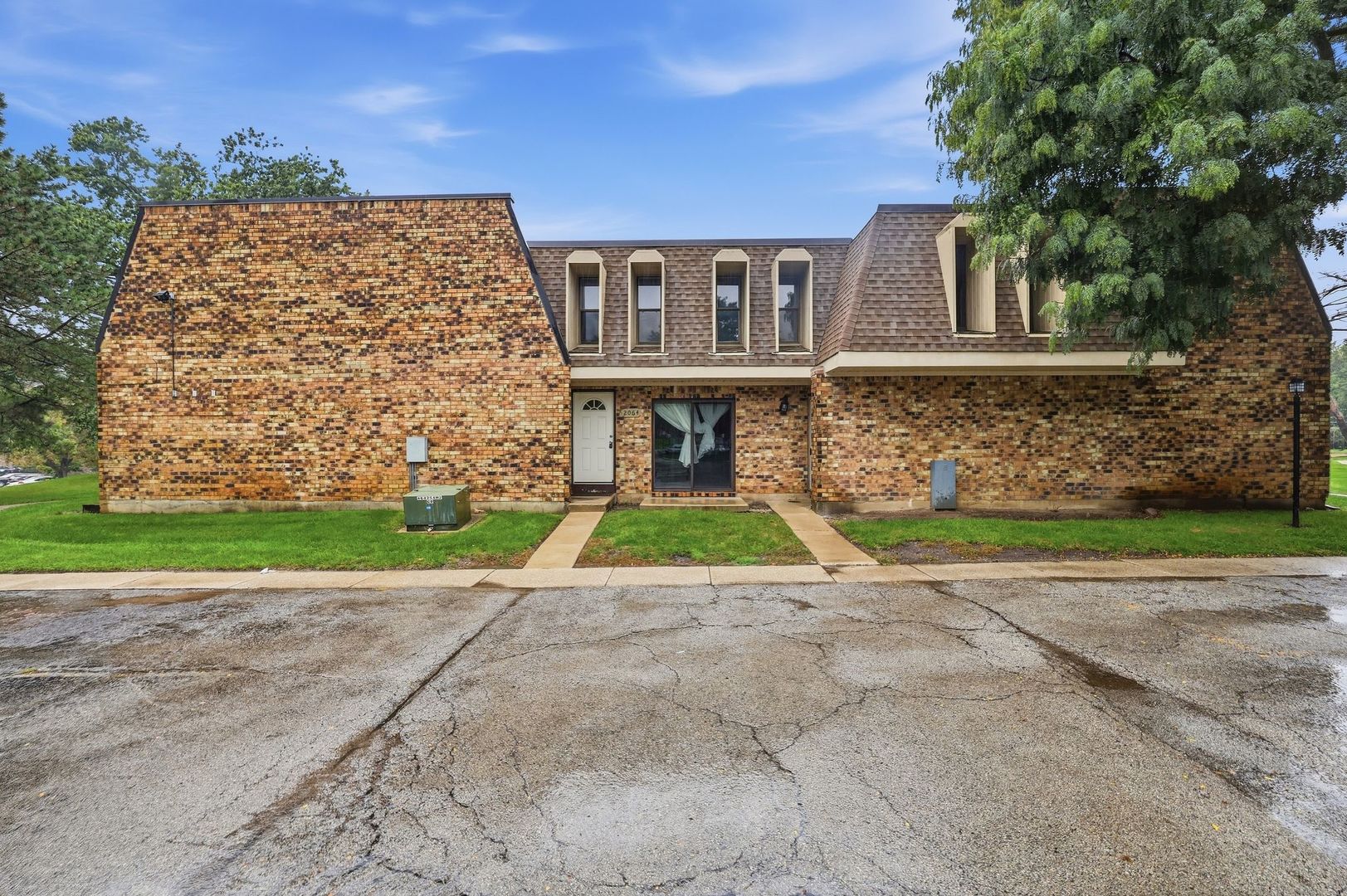 2064 Country Club Drive Property Photo 1