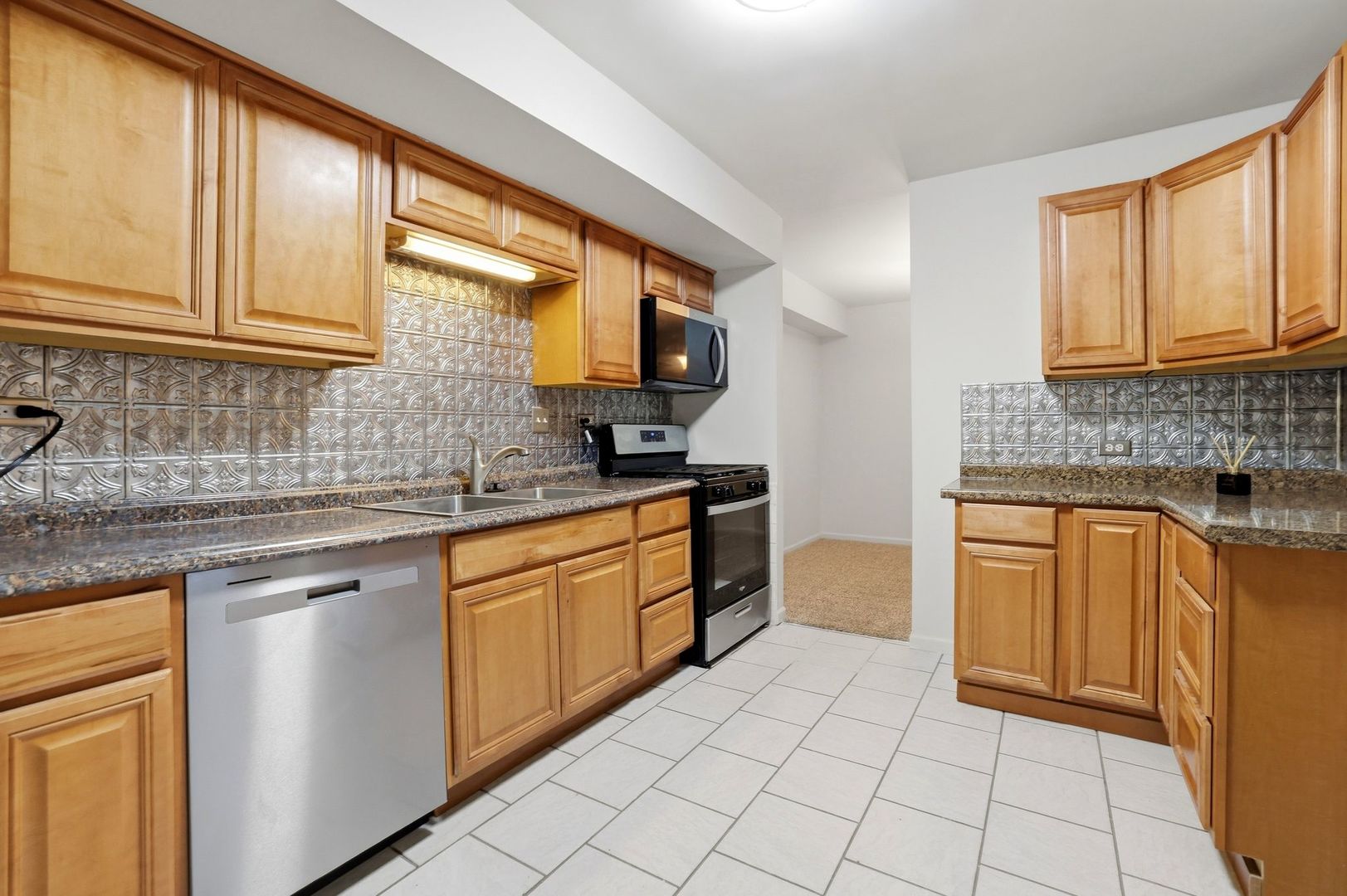 2064 Country Club Drive Property Photo 8