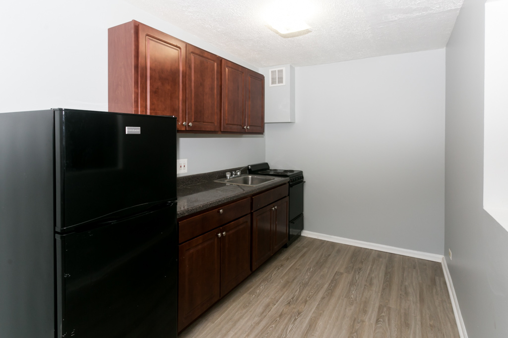 7333 N Ridge Boulevard 105 Property Photo 4