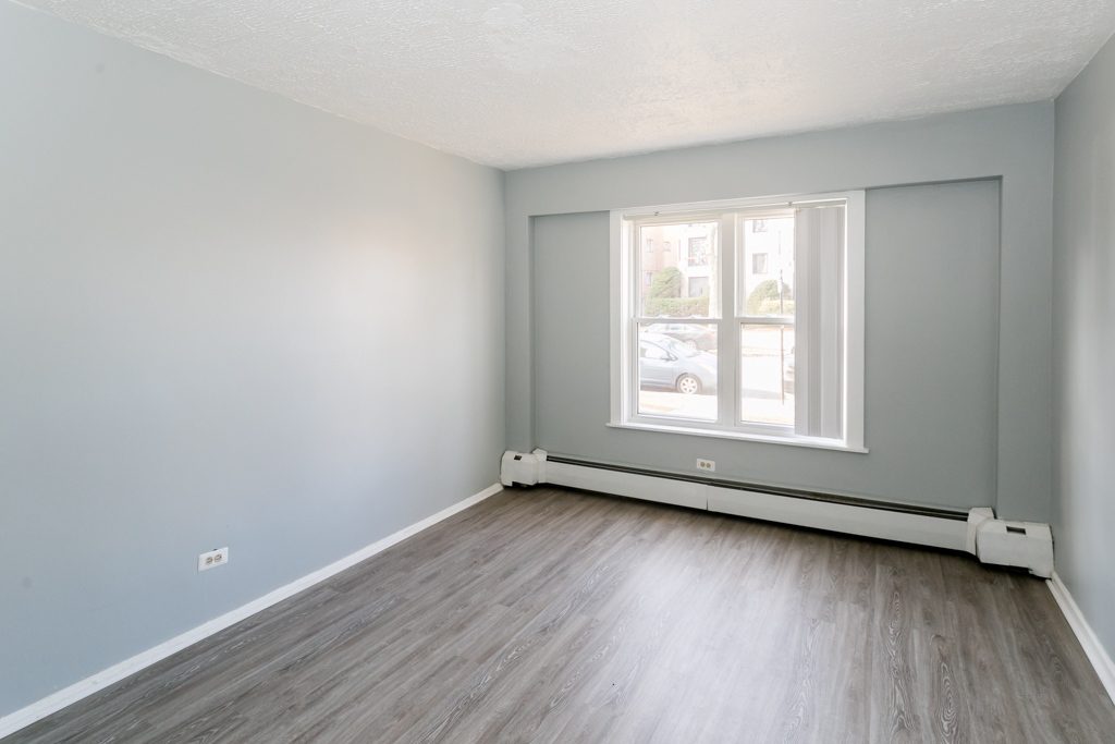 7333 N Ridge Boulevard 105 Property Photo 16
