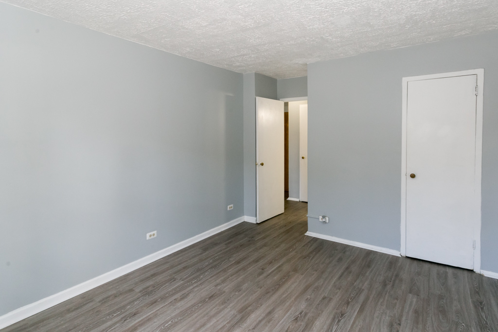 7333 N Ridge Boulevard 105 Property Photo 18