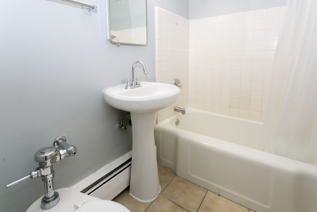 7333 N Ridge Boulevard 105 Property Photo 21