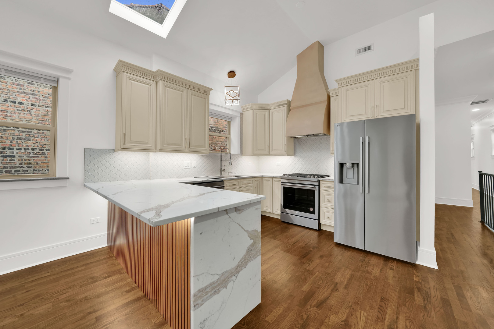 1453 W Garfield Boulevard 3 Property Photo 6