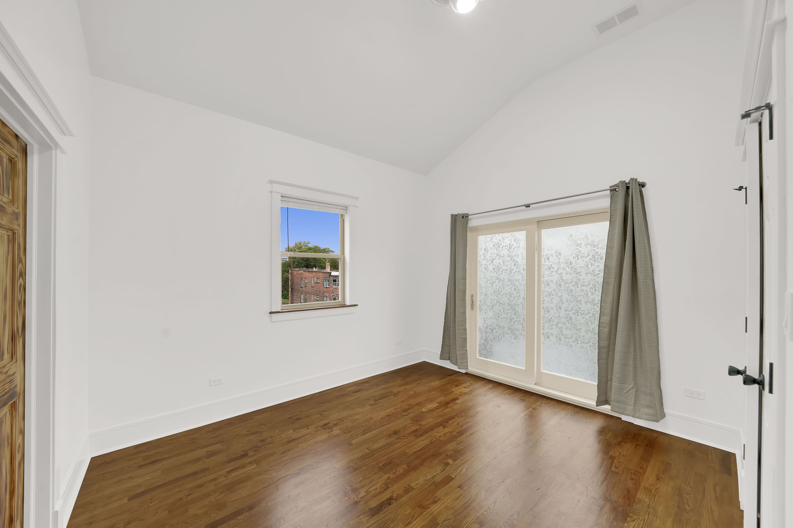 1453 W Garfield Boulevard 3 Property Photo 10