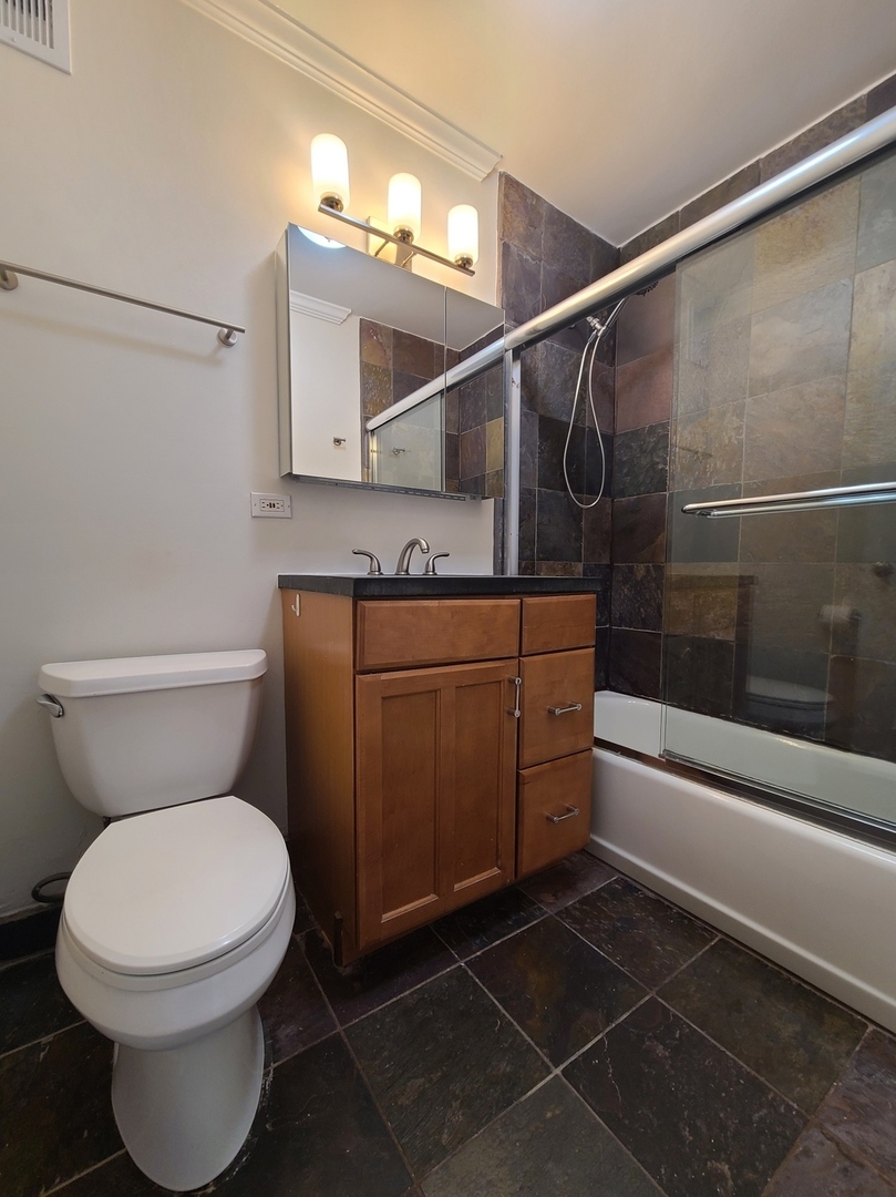 1360 N Sandburg Terrace 410 Property Photo 18