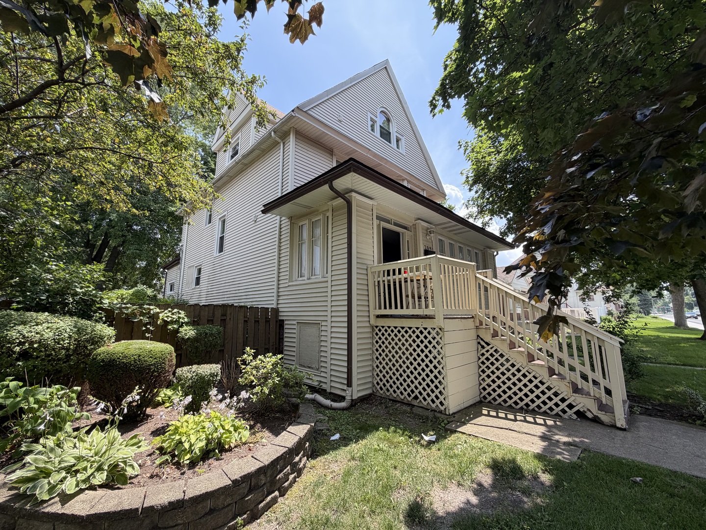 209 S 19th Avenue Property Photo 1