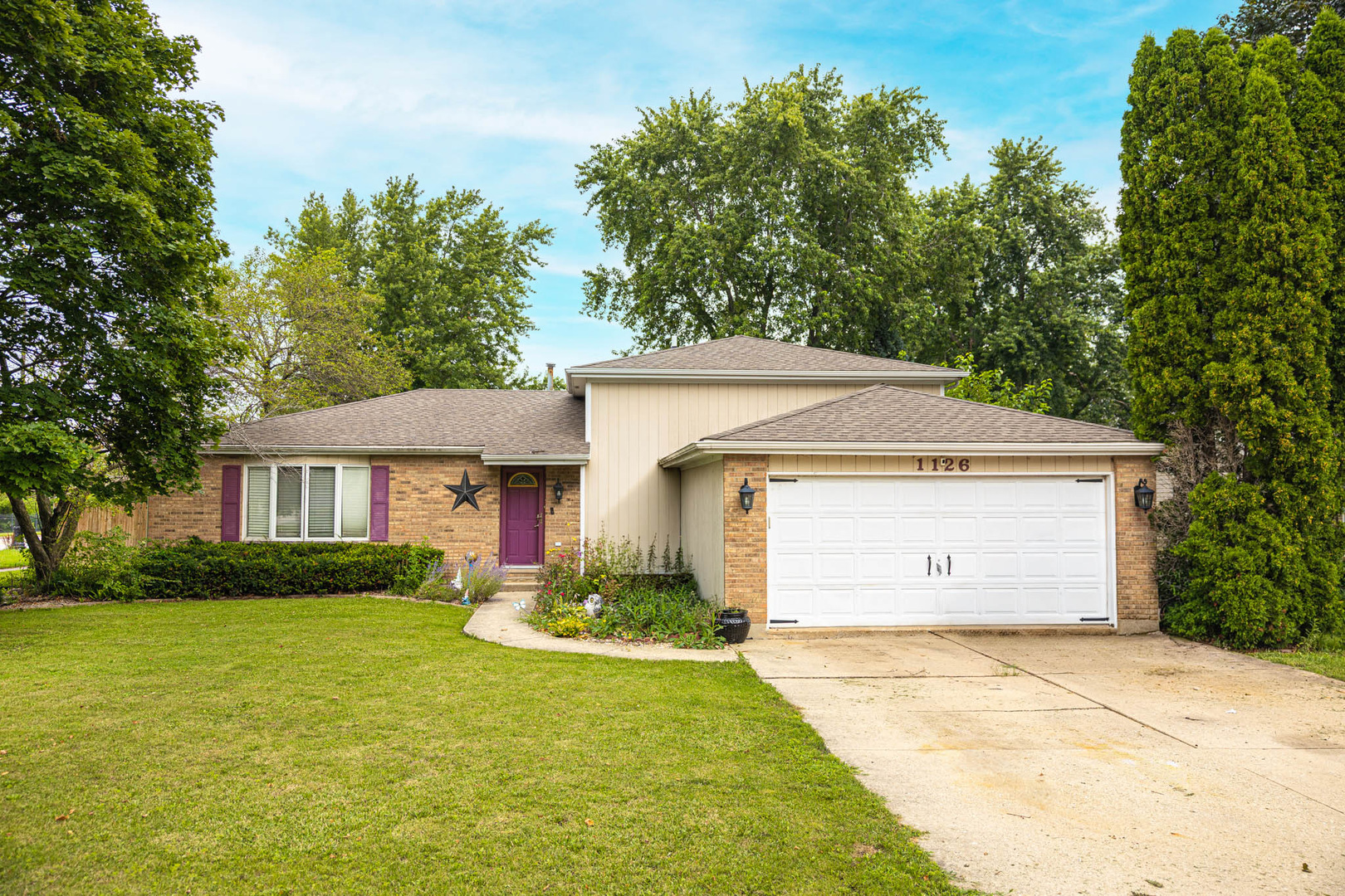 1126 Harvest Drive Property Photo 1