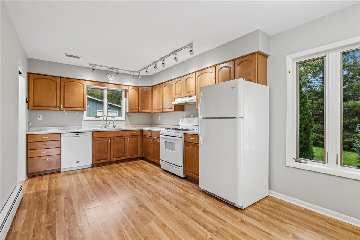 8014 Hillside Road Property Photo 12