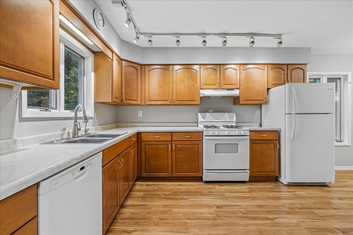 8014 Hillside Road Property Photo 13