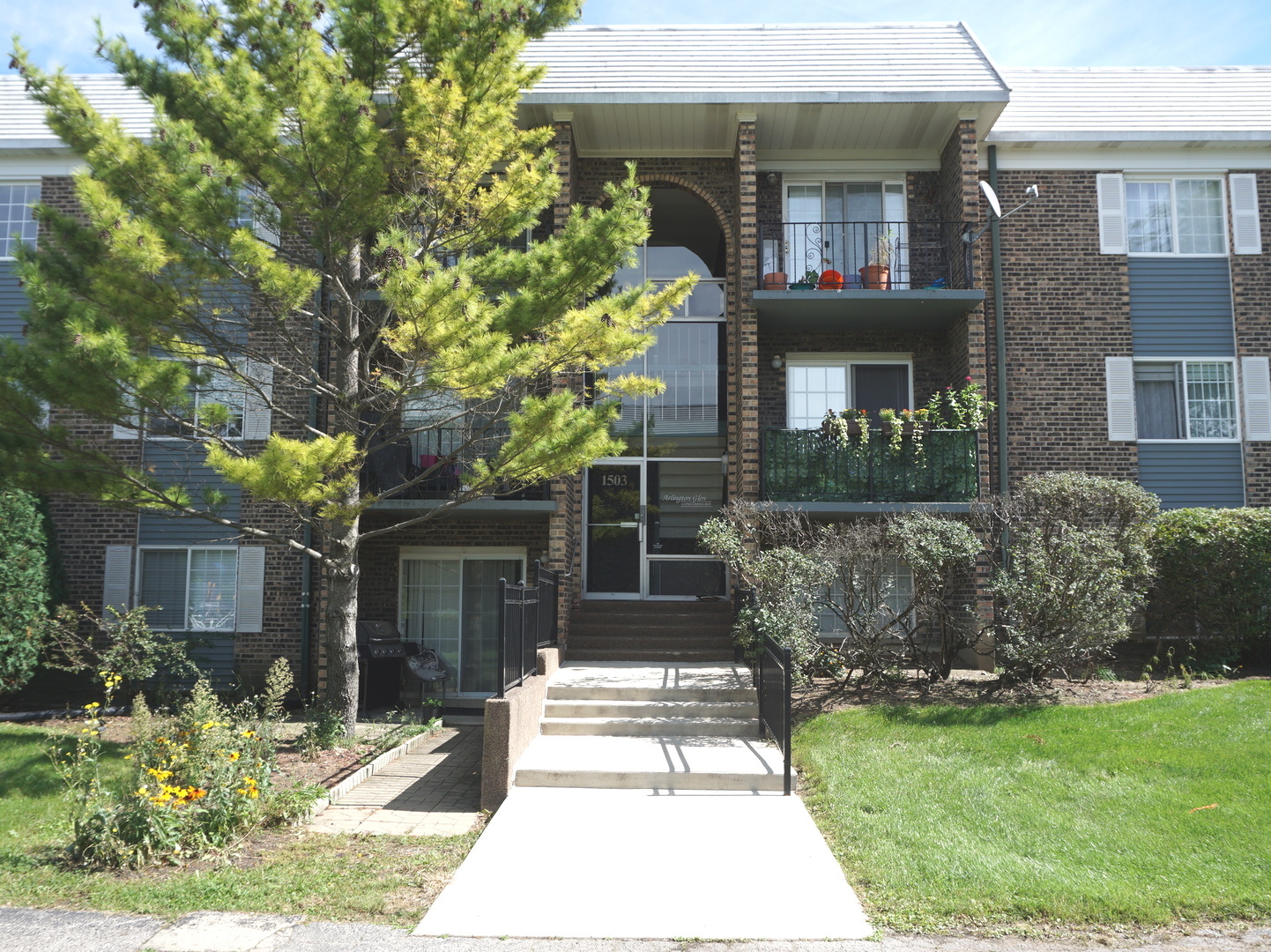 1503 N Windsor Drive 302 Property Photo 1