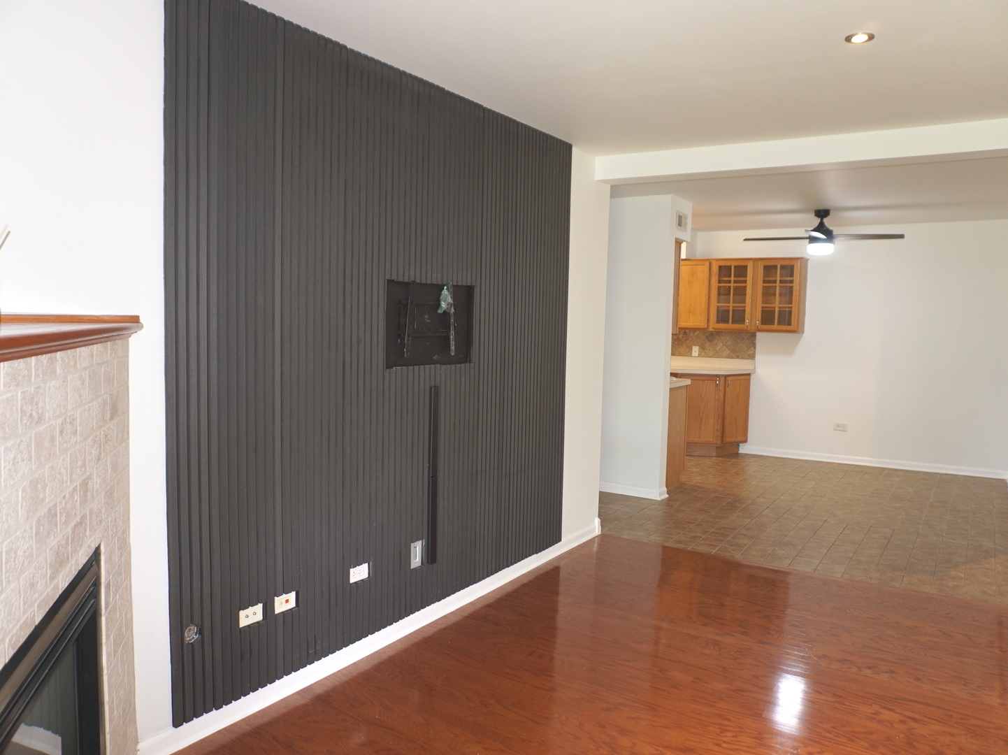 1503 N Windsor Drive 302 Property Photo 4