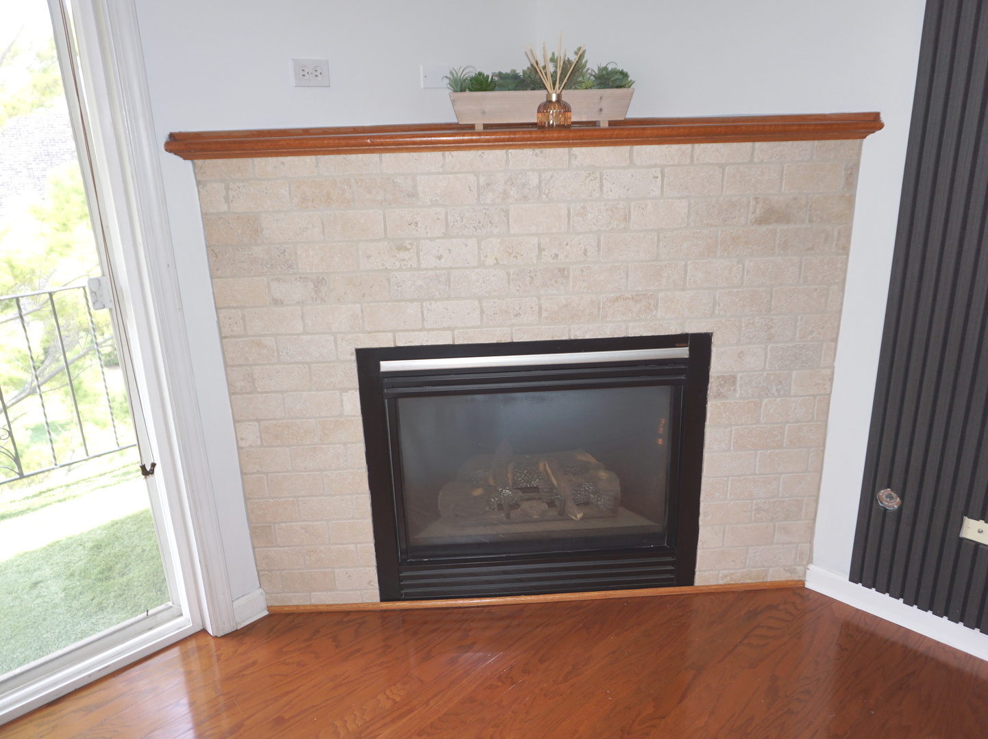 1503 N Windsor Drive 302 Property Photo 5