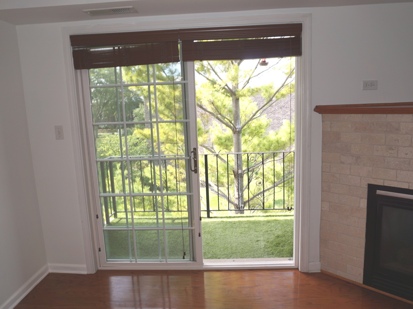 1503 N Windsor Drive 302 Property Photo 6