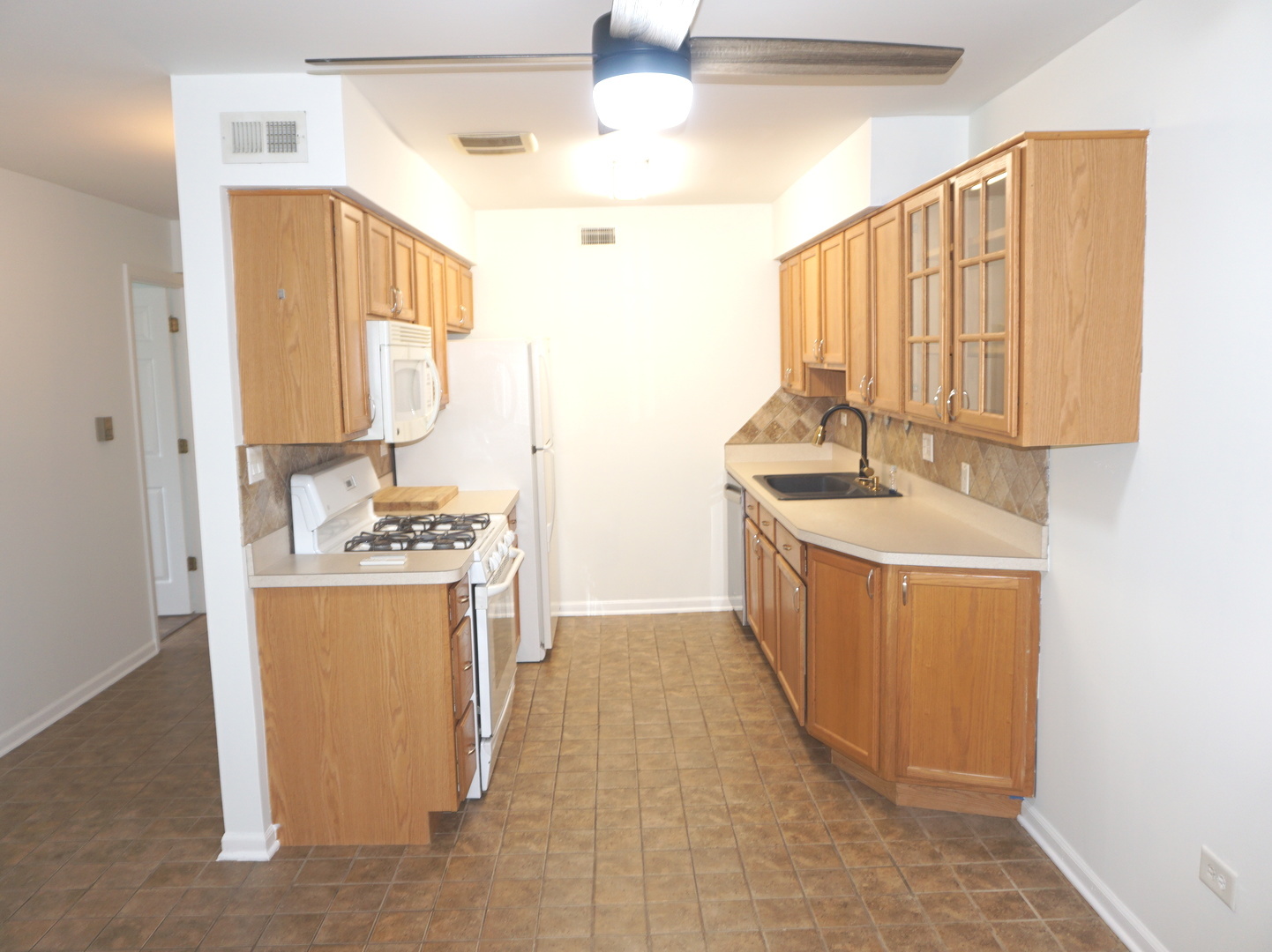 1503 N Windsor Drive 302 Property Photo 8