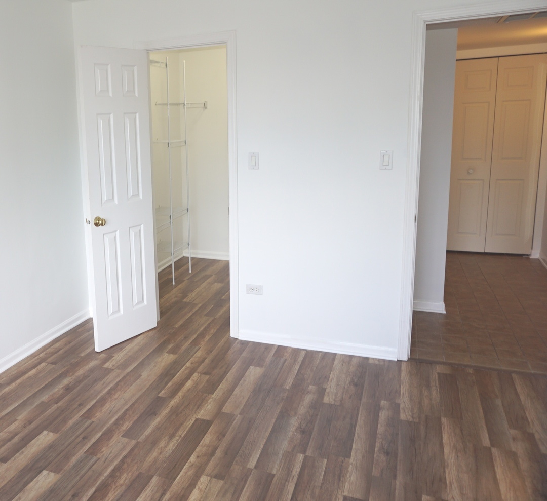 1503 N Windsor Drive 302 Property Photo 14