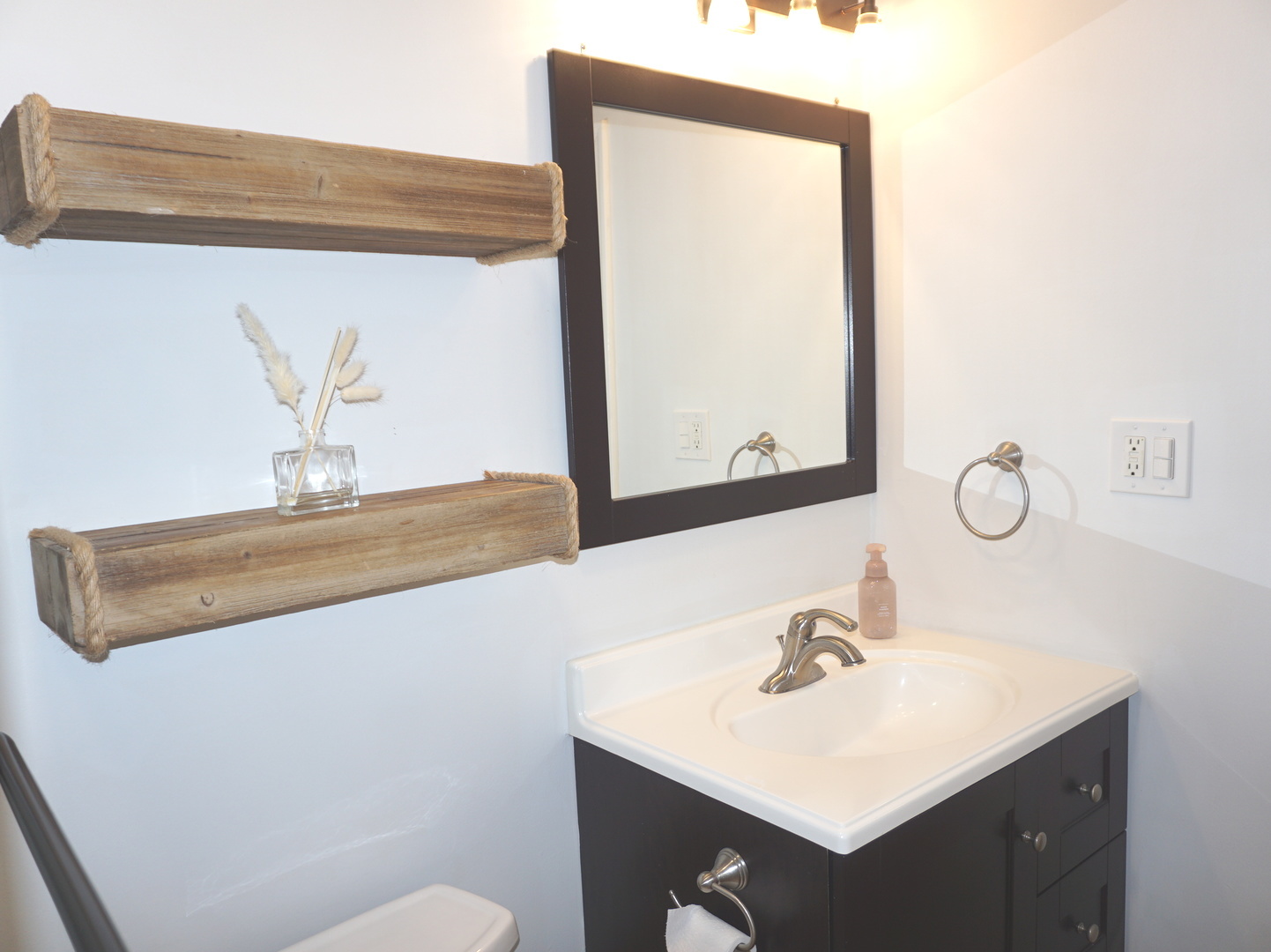 1503 N Windsor Drive 302 Property Photo 17