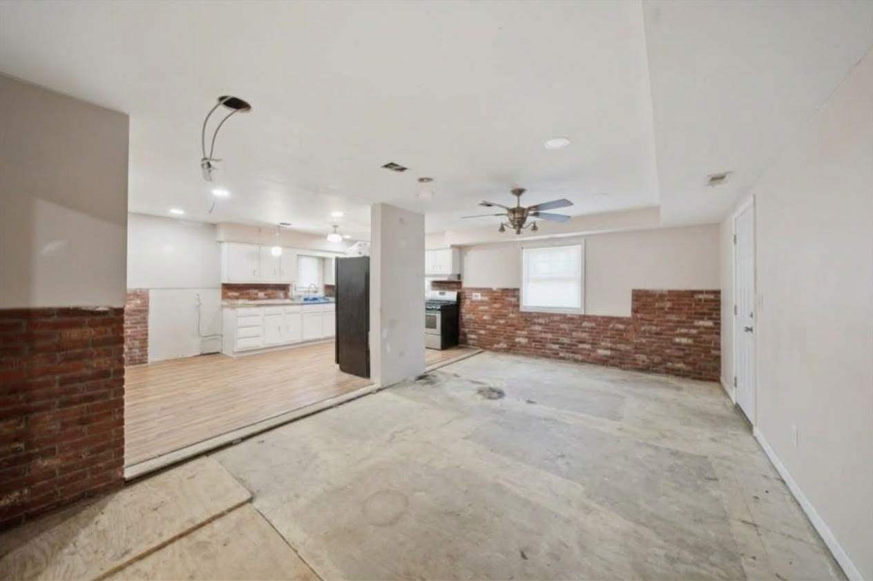 17853 Bock Road Property Photo 6