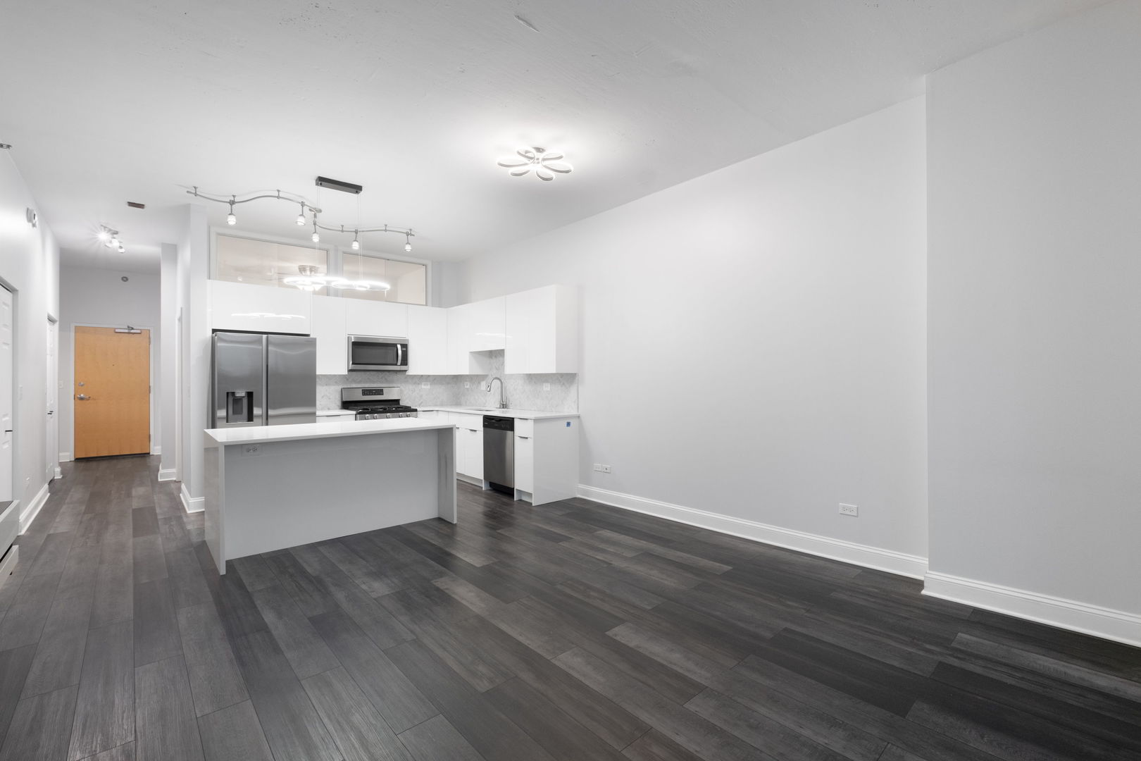 1600 S Indiana Avenue 605 Property Photo 2