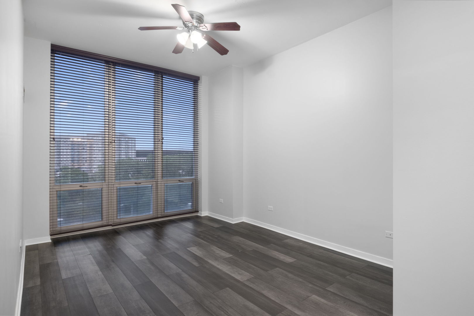 1600 S Indiana Avenue 605 Property Photo 6