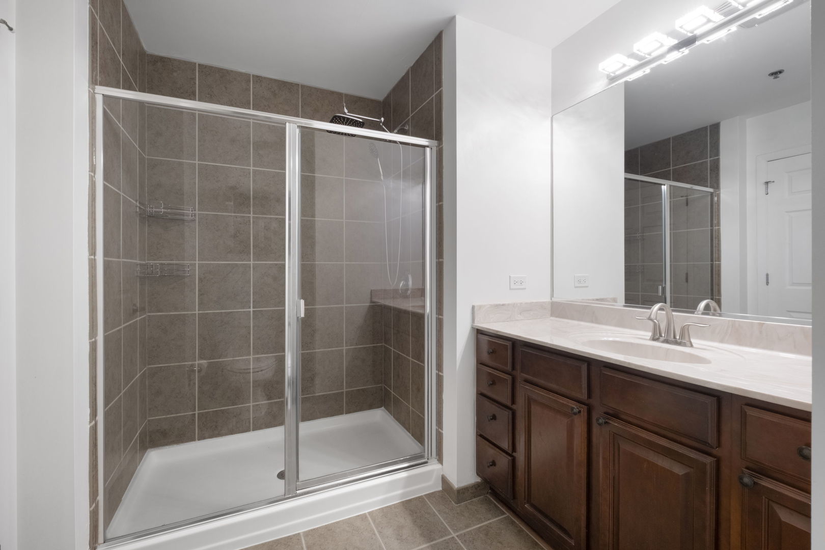 1600 S Indiana Avenue 605 Property Photo 7