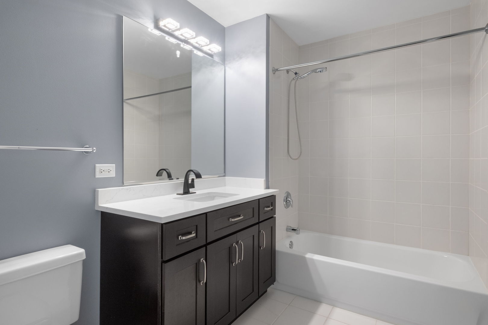 1600 S Indiana Avenue 605 Property Photo 9