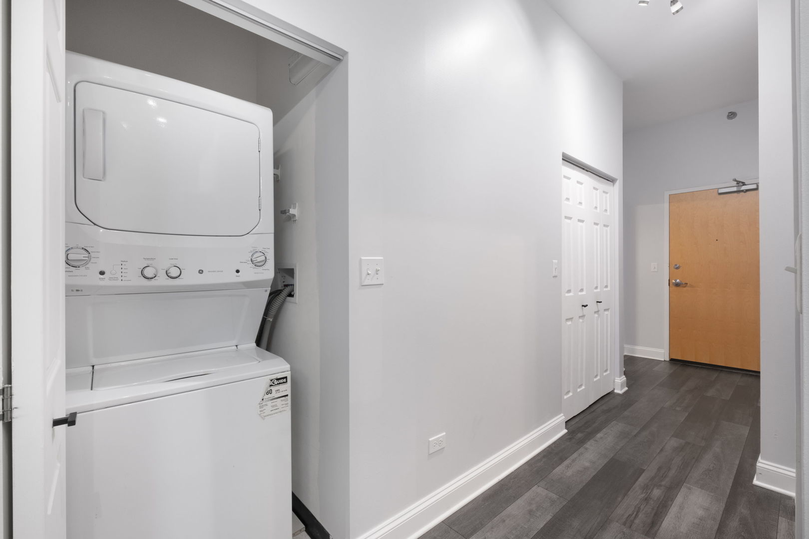 1600 S Indiana Avenue 605 Property Photo 10