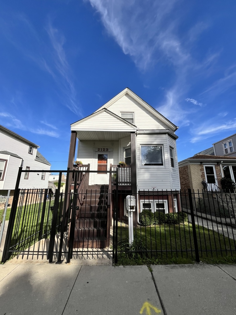 2123 N KARLOV Avenue Property Photo 1