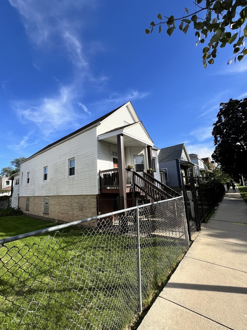2123 N Karlov Avenue Property Photo 2