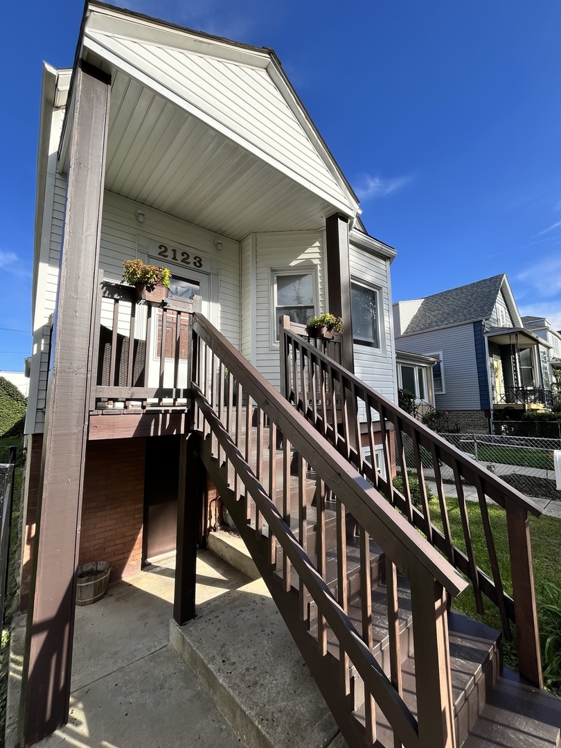 2123 N Karlov Avenue Property Photo 3