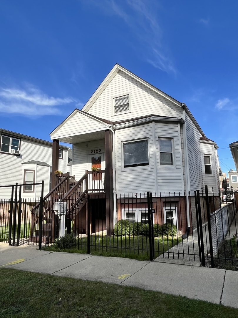 2123 N Karlov Avenue Property Photo 4