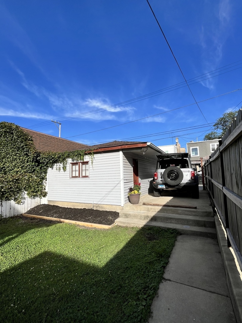 2123 N Karlov Avenue Property Photo 6