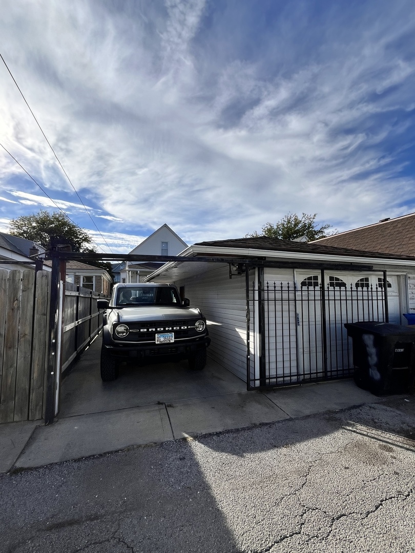 2123 N Karlov Avenue Property Photo 7