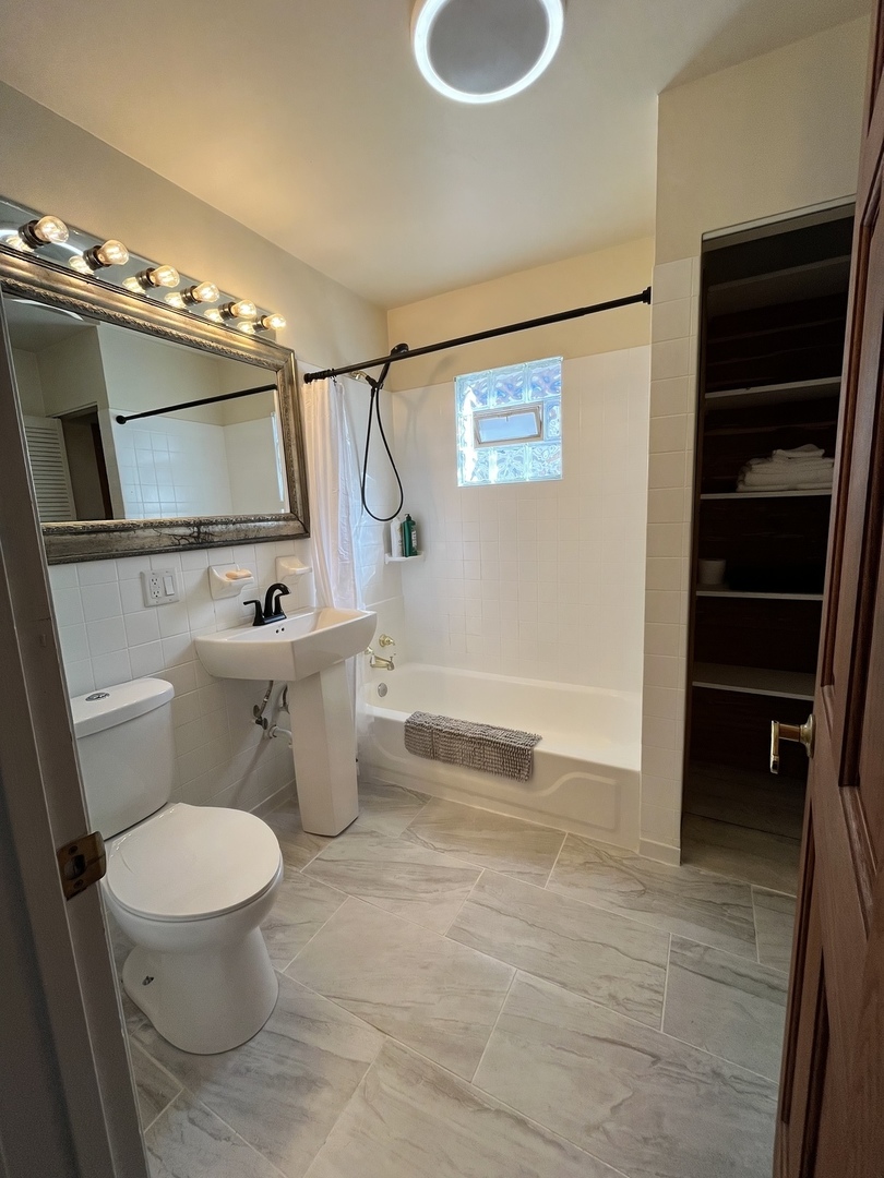 2123 N Karlov Avenue Property Photo 14