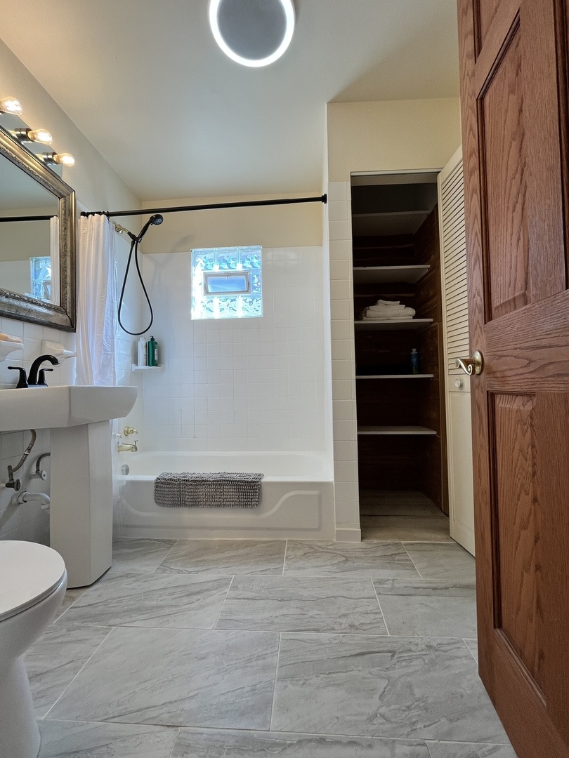 2123 N Karlov Avenue Property Photo 15