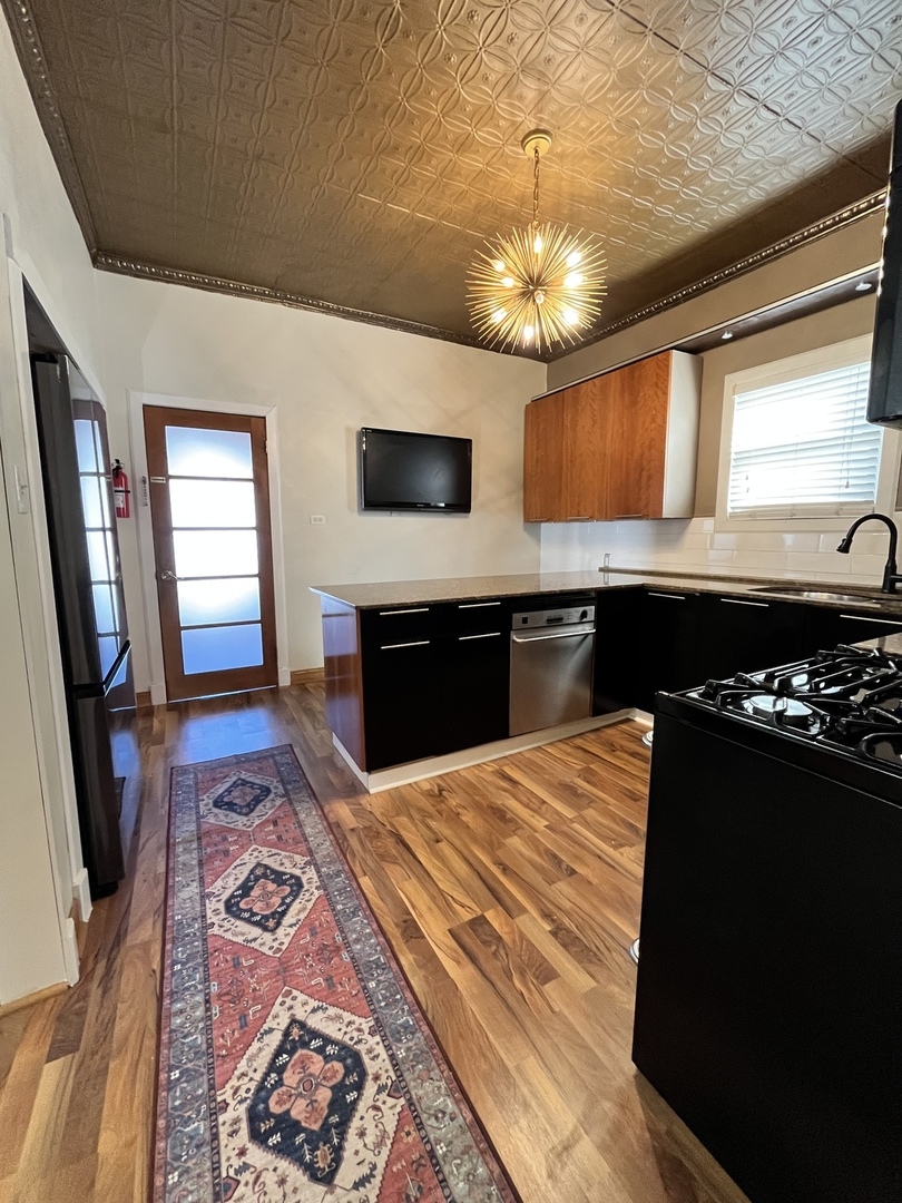 2123 N Karlov Avenue Property Photo 18