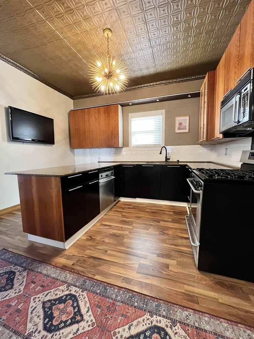 2123 N Karlov Avenue Property Photo 19