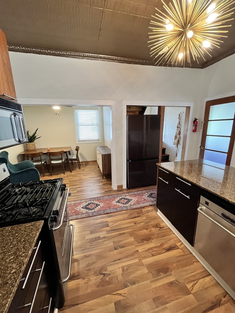 2123 N Karlov Avenue Property Photo 21