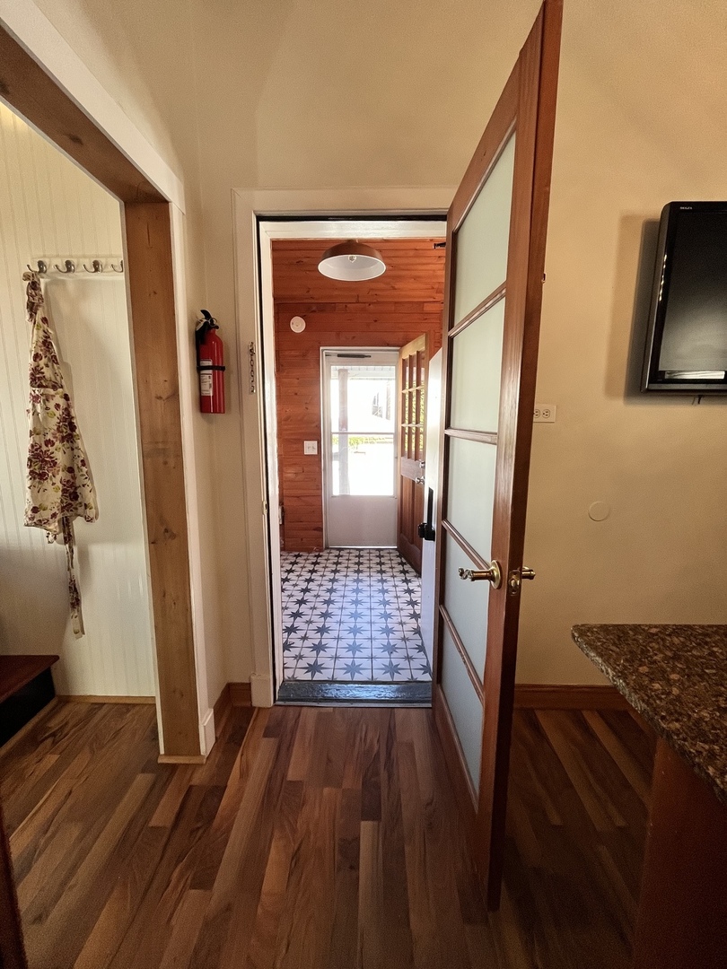 2123 N Karlov Avenue Property Photo 22