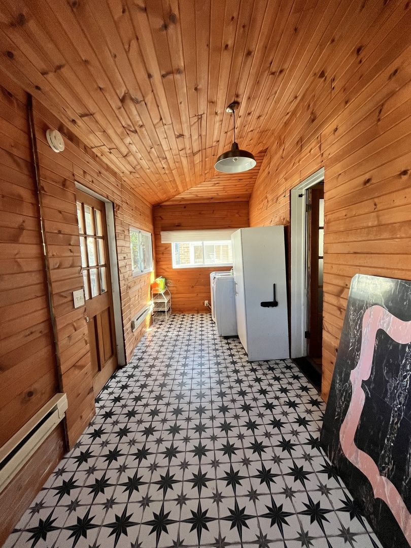 2123 N Karlov Avenue Property Photo 23