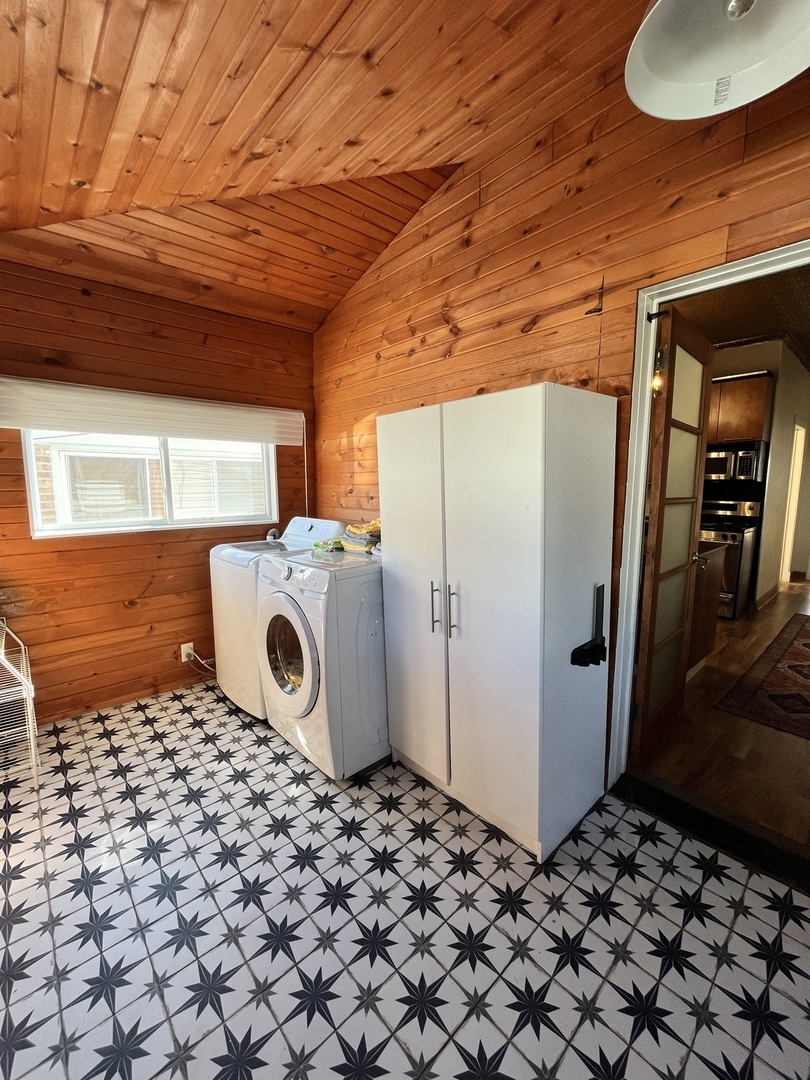 2123 N Karlov Avenue Property Photo 24