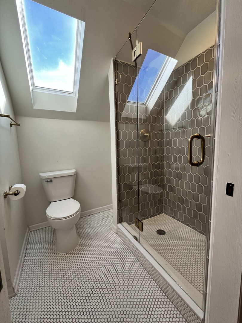 2123 N Karlov Avenue Property Photo 31