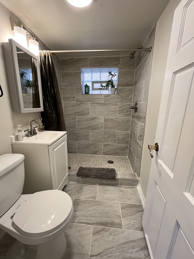 2123 N Karlov Avenue Property Photo 42