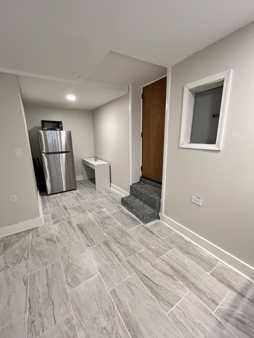2123 N Karlov Avenue Property Photo 47
