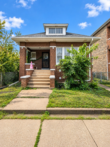 4127 S Francisco Avenue Property Photo 1