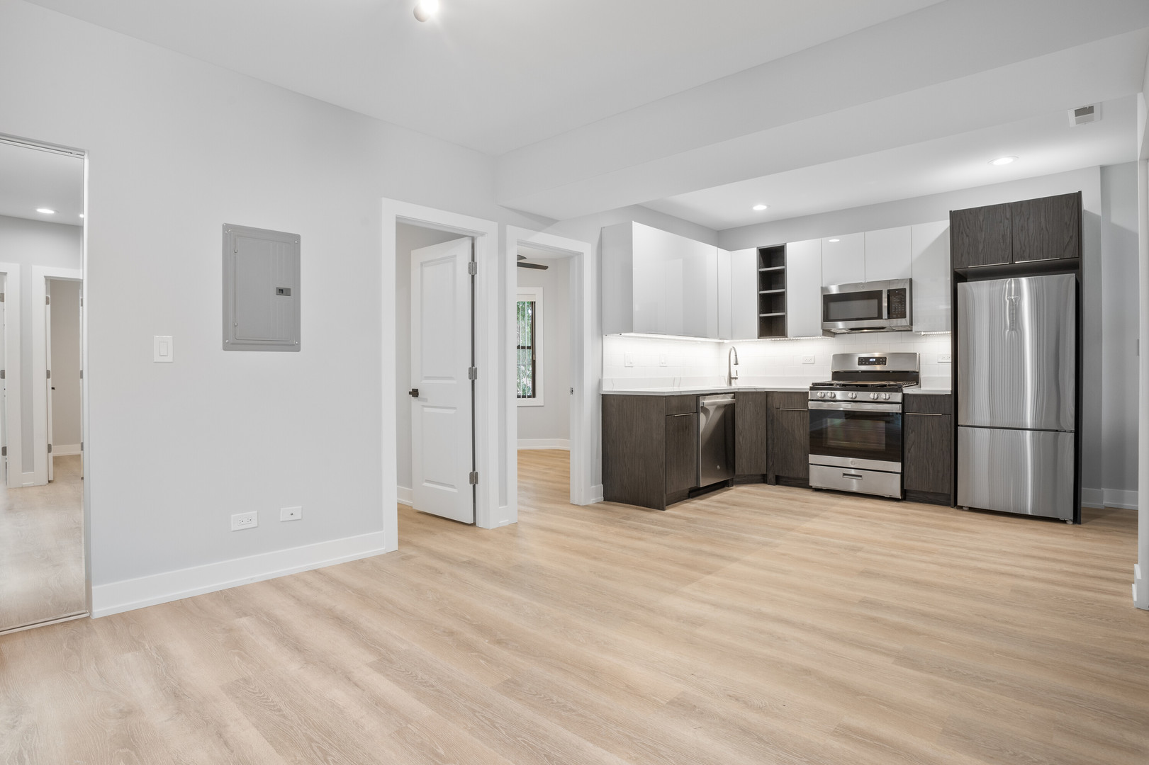 1558.5 W Juneway Terrace 1t Property Photo 7