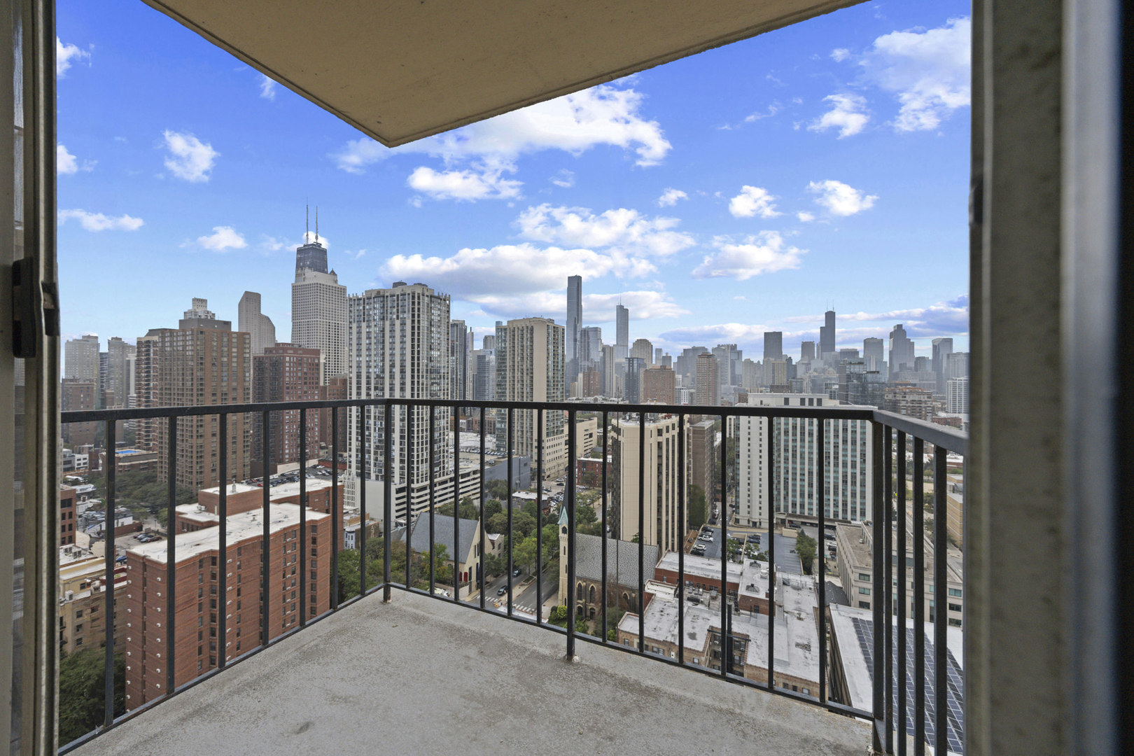 1212 N Lasalle Street 2505 Property Photo 8
