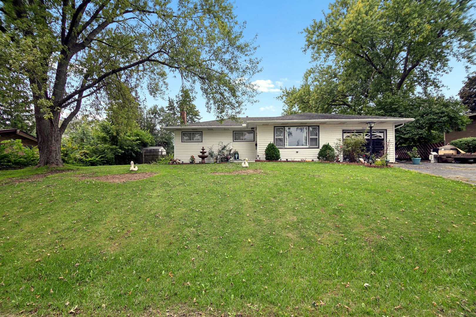 3858 E Lakeview Drive Property Photo 2