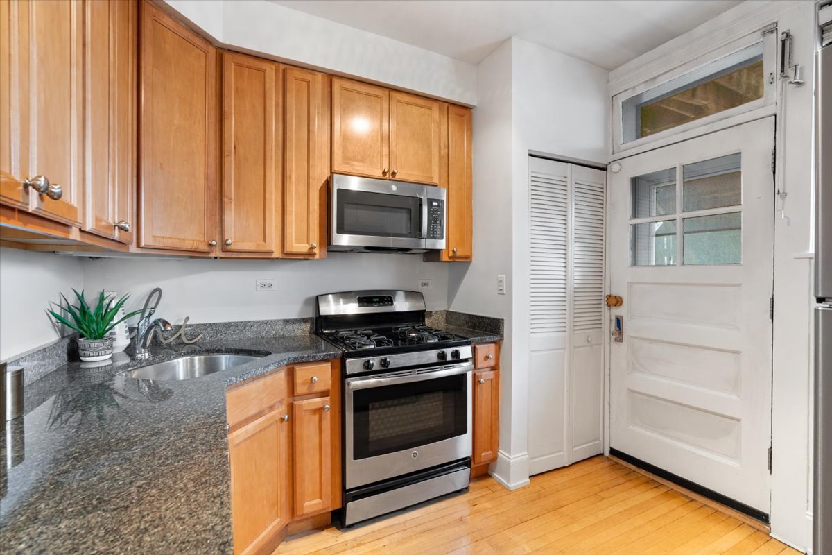1725 W Winnemac Avenue 1 Property Photo 8